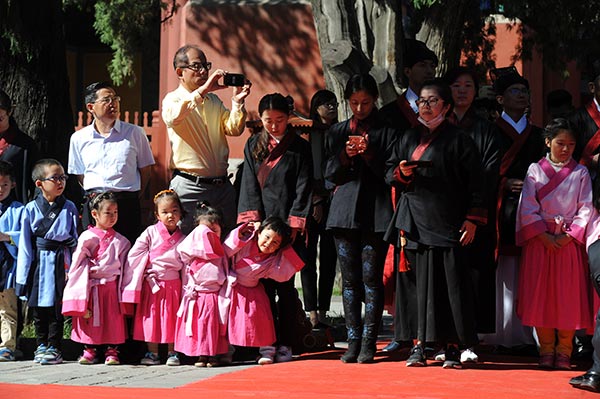Beijing temple marks Confucius' birth anniversary
