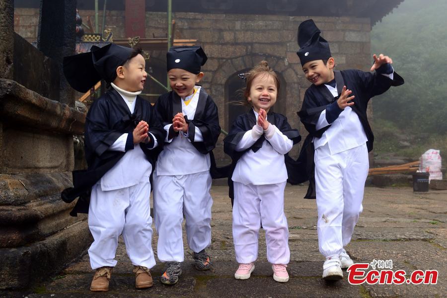 Taoism mountain welcomes young learners