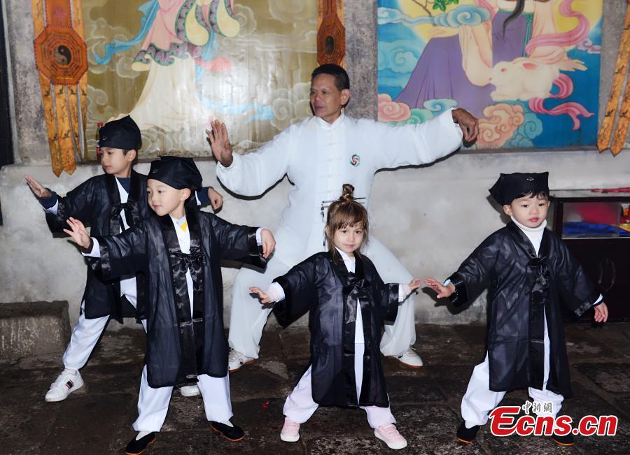 Taoism mountain welcomes young learners