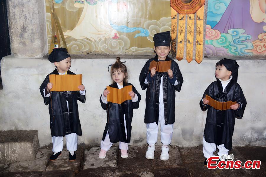 Taoism mountain welcomes young learners