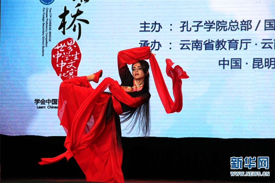 Int'l students show artistic talent at Chinese proficiency contest