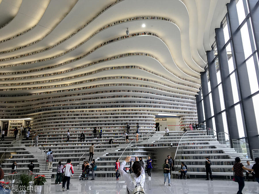 Magnificent new library in Tianjin becomes online hit