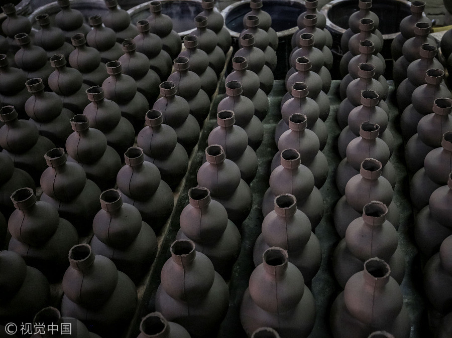 Ceramic production processes captured in photos