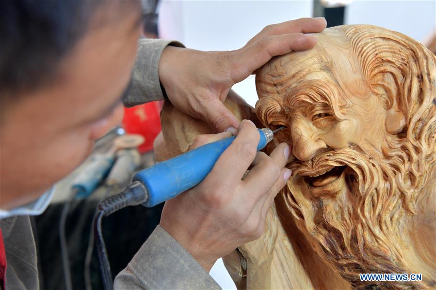 National carving vocational skill contest held in E China's Jiangxi