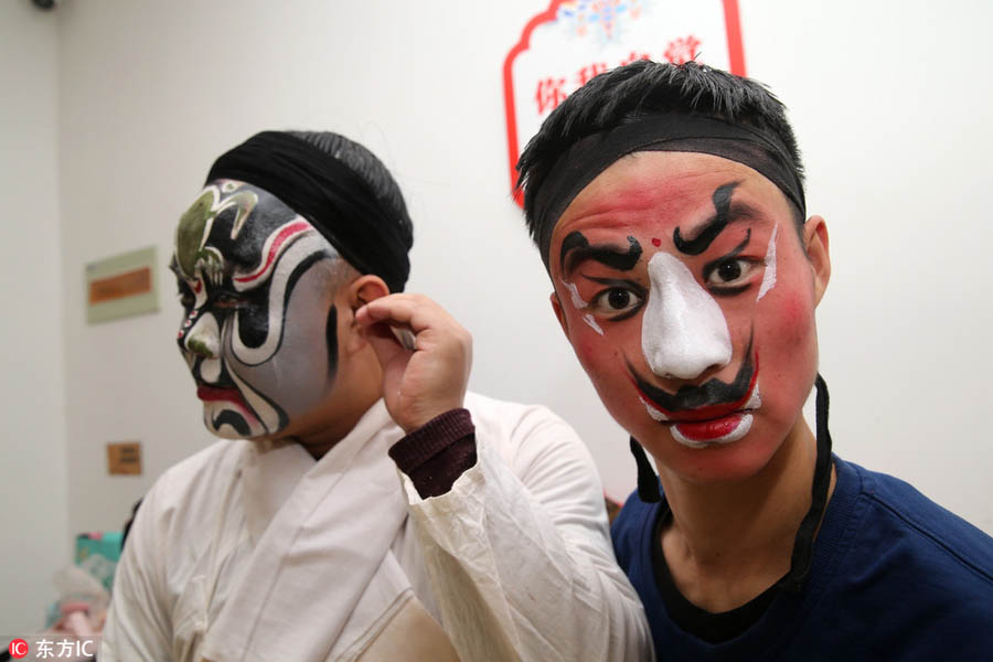 Charm from the past: Students experience Qinqiang Opera