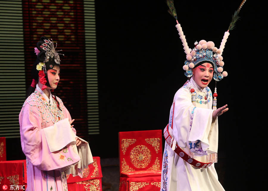 Charm from the past: Students experience Qinqiang Opera