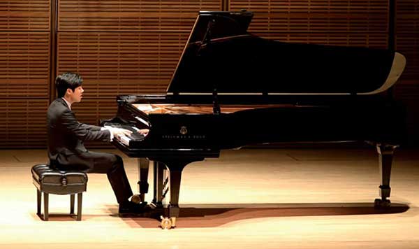 Chinese pianist tells range of stories in music