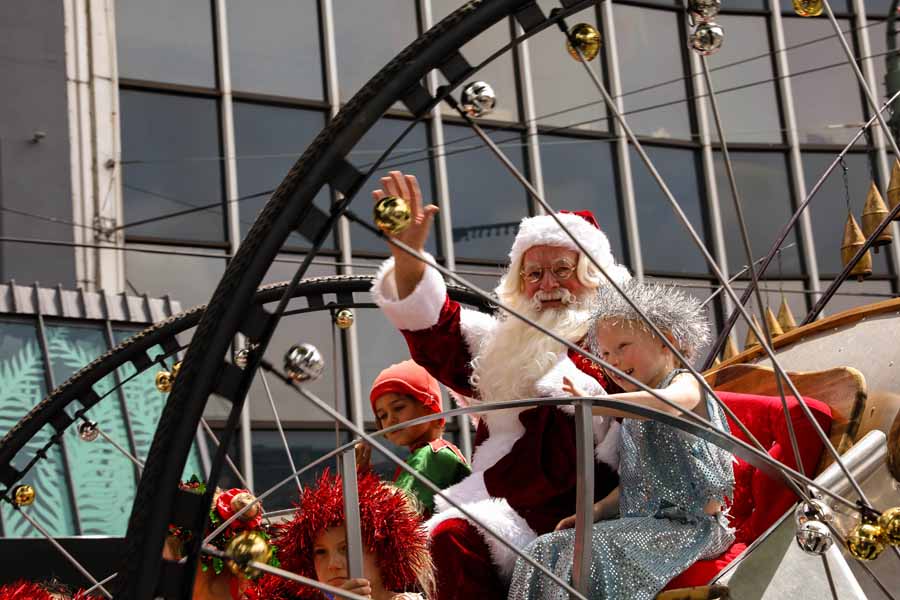 Chinese elements highlight 2017 Wellington Christmas parade