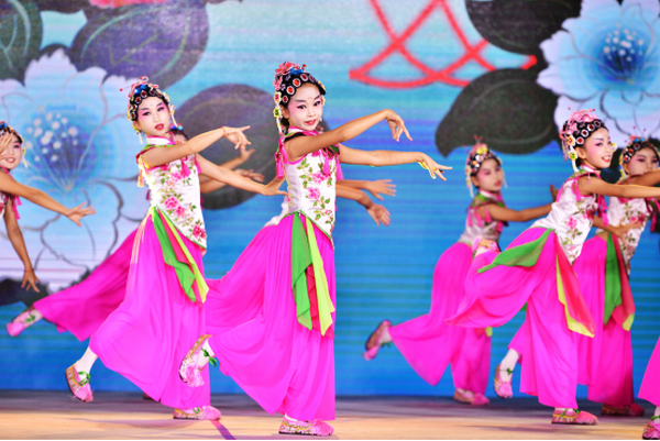 Adolescents from 15 countries meet in Beijing