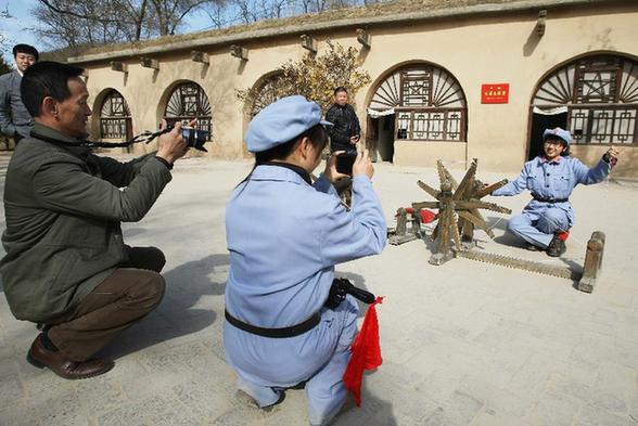 迎接十八大：喜迎十八大 延安红色旅游升温