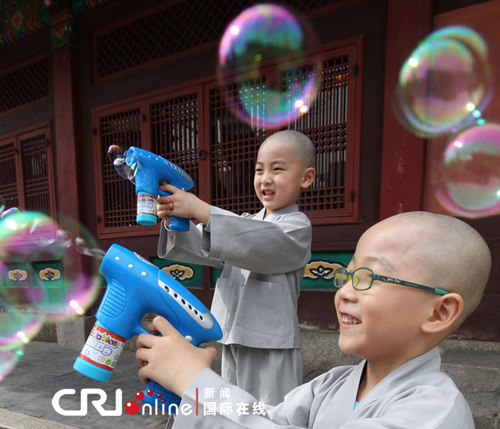 韩国童僧欢庆儿童节
