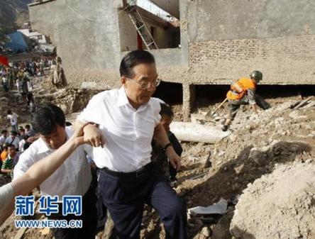 甘肃舟曲发生特大泥石流 中国各界全力救援
