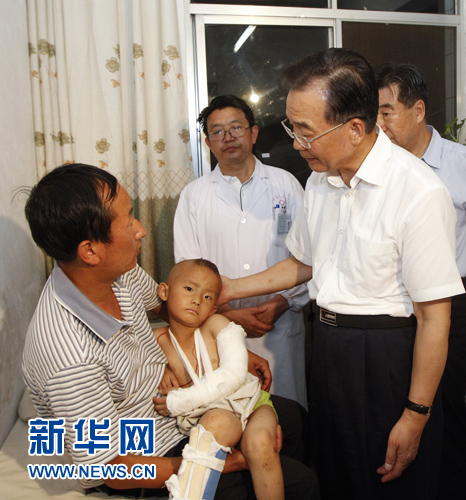 全力以赴抢险救灾——温家宝在舟曲灾区指导抗洪抢险救灾工作纪实
