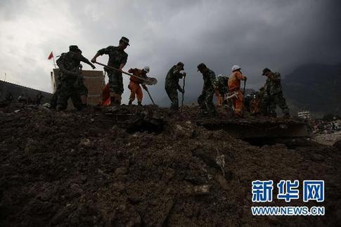 舟曲现场纪实：争分夺秒大救援[组图]