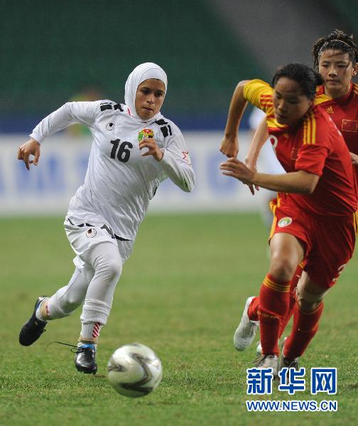 女足小组赛：中国10-1约旦[组图]