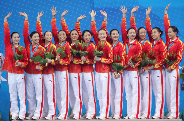 中国队摘取花样游泳组合桂冠