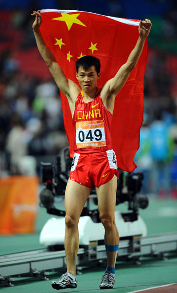 飞人劳义为中国夺取亚运百米首金