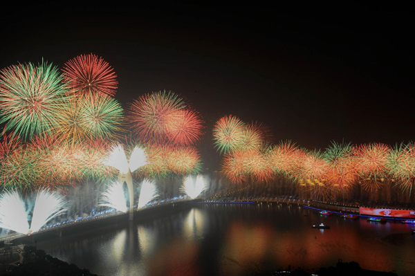 第16届亚运会在广州举行闭幕式