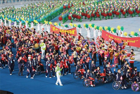 李克强出席亚残运开幕式 800人推开