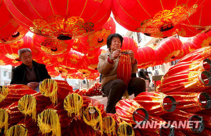 赶制灯笼迎元宵(组图)