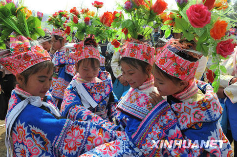 苗族人民欢度跳花节（组图）