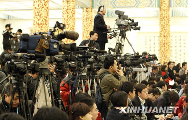 全国政协十一届三次会议举行新闻发布会