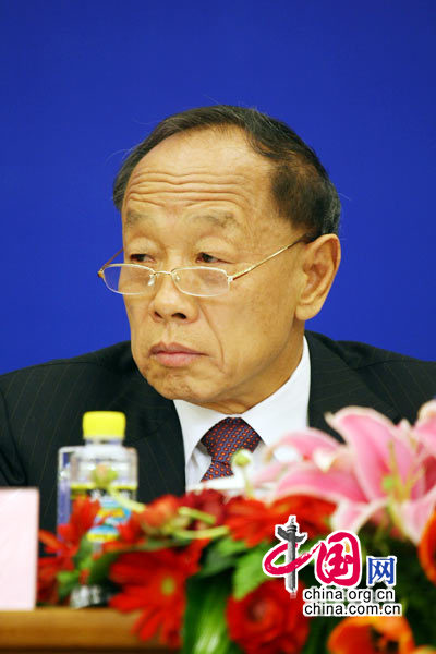 十一届全国人大三次会议新闻发布会召开