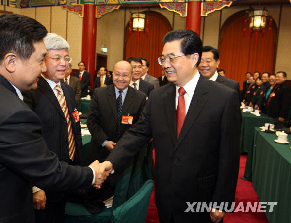 胡锦涛看望参加政协会议的民建工商联界委员