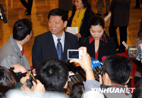 十一届全国人大三次会议在京开幕