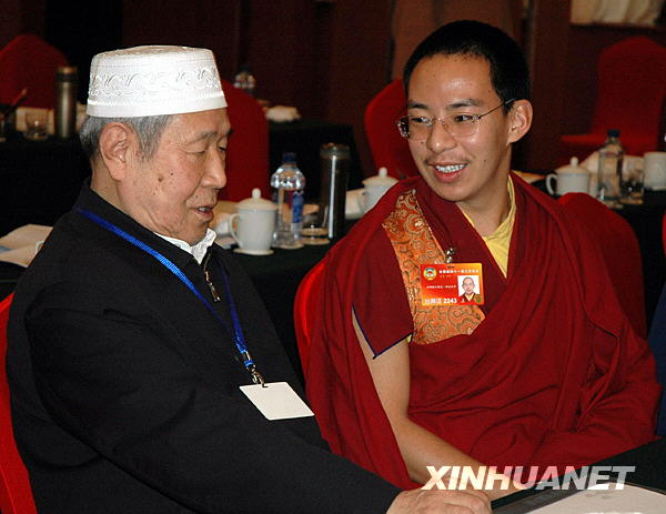十一世班禅的“两会表情”