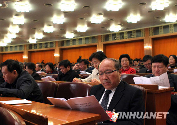 全国政协十一届三次会议举行第二次全体会议