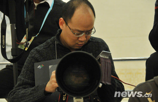 盘点两会记者们的十三种“武器”