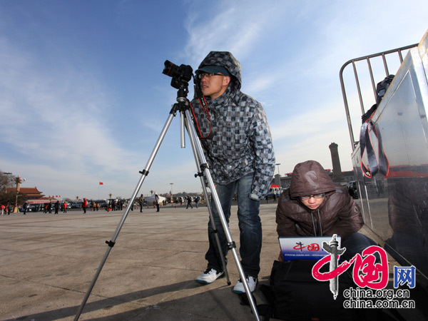 “两会”传真：帅哥年年有 今年特别多