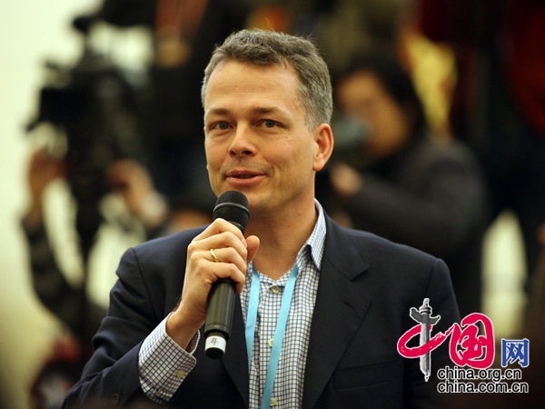“两会”传真：帅哥年年有 今年特别多