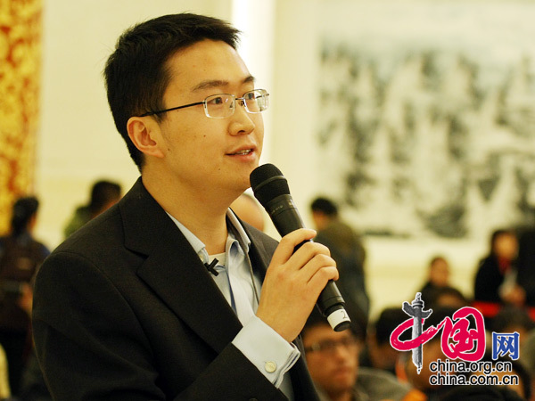 “两会”传真：帅哥年年有 今年特别多