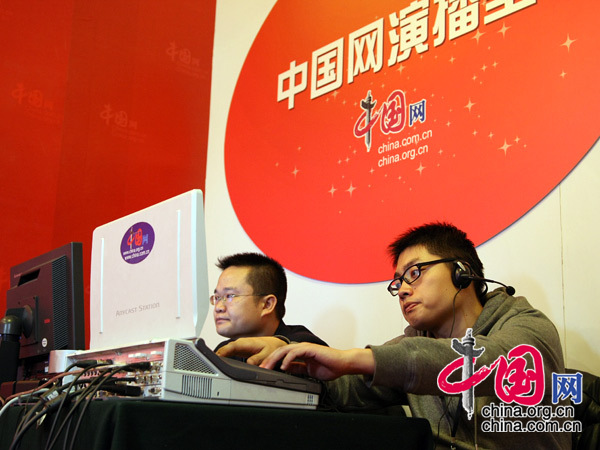 “两会”传真：帅哥年年有 今年特别多