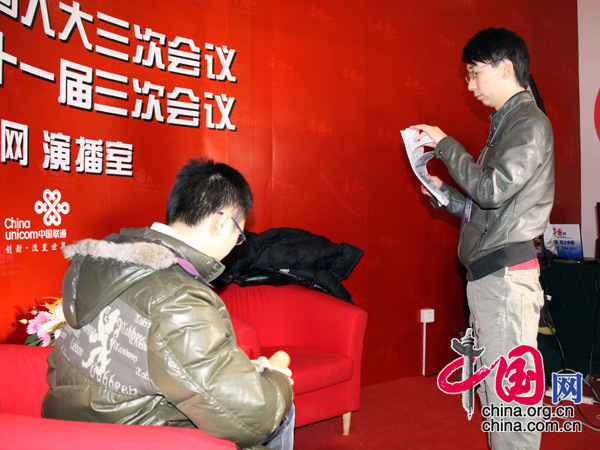“两会”传真：帅哥年年有 今年特别多