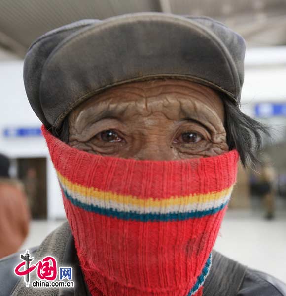 地震中的同胞们　坚持下去决不放弃[组图]