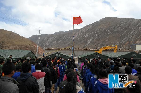 玉树州第一民族中学复课(组图)