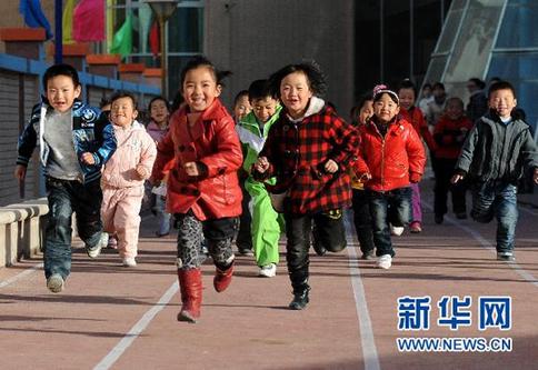 两会新华视点:三年,能否破题“入园难”