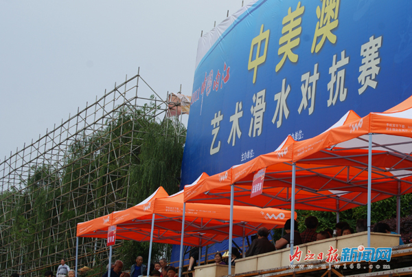 甜城湖:两岸风光美如画