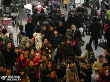 春运：网友镜头记录西安火车站“回家的表情”