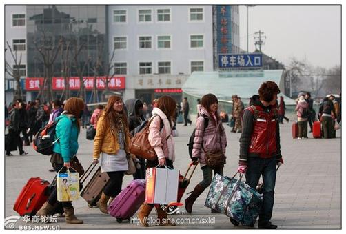春运：网友镜头记录西安火车站“回家的表情”