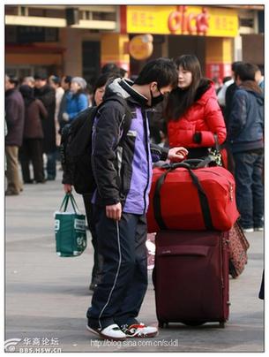 春运：网友镜头记录西安火车站“回家的表情”
