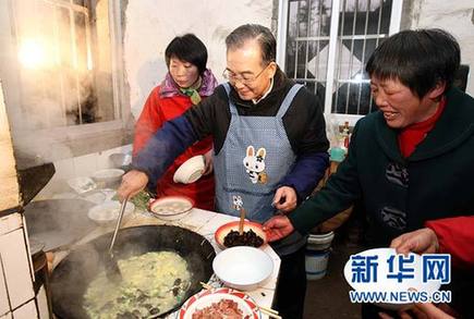 温家宝在大别山革命老区与干部群众共度春节纪实