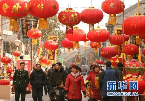 各地缤纷装饰闹新春
