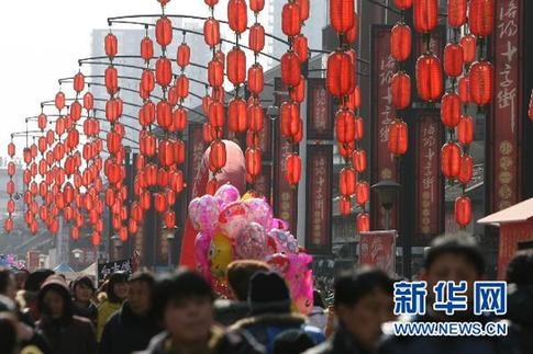 各地缤纷装饰闹新春