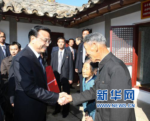 李克强参观朝中友好宅庵合作农场:“祝你们年年丰收”