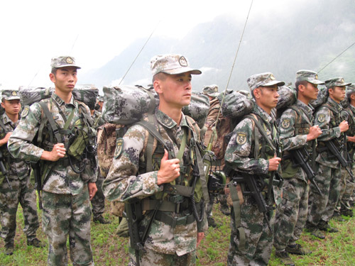 西藏边防昌都行：边防官兵巡逻演练