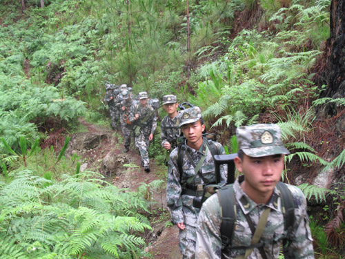 西藏边防昌都行：边防官兵巡逻演练
